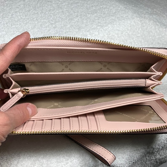 Michael Kors Jet Set Travel Large Pebbled Leather Wristlet - Picture 6 of 16